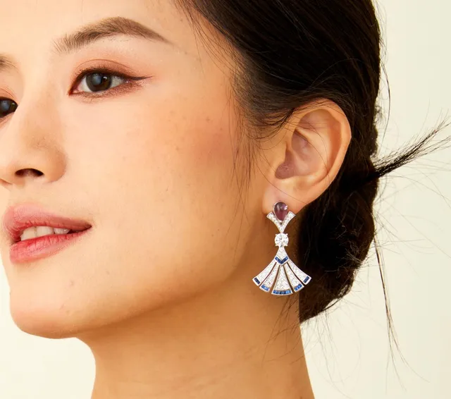 Fan Motif Emerald and Diamond-Pavé Drop Earrings 2