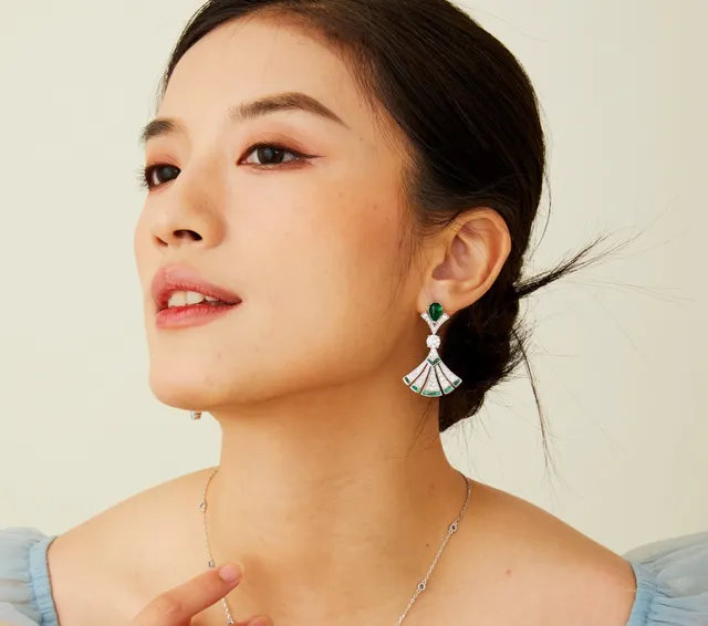 Fan Motif Emerald and Diamond-Pavé Drop Earrings 4