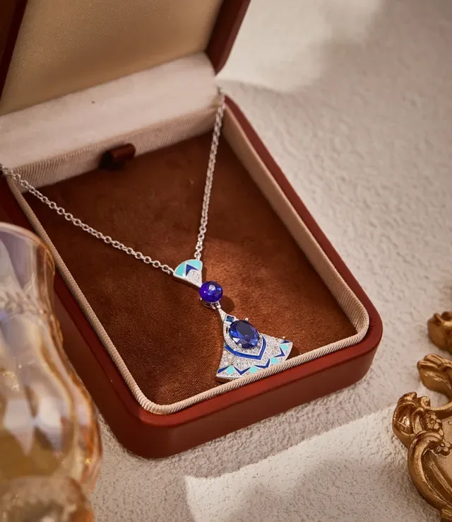 Fan-Shaped Enamel and Blue Gemstone Pendant Necklace 4