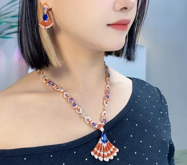Fan-Shaped Enamel and Gemstone Pendant Necklace 3