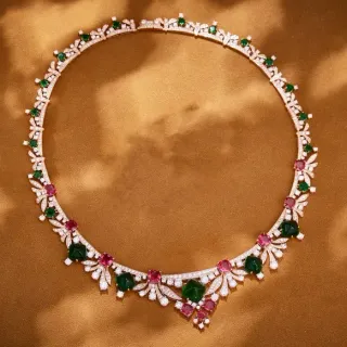 Collier Motif Floral Émeraude Rubis Diamant