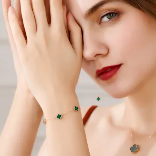 Four-Leaf Clover Motif Rose-Gold Chain Bracelet 2