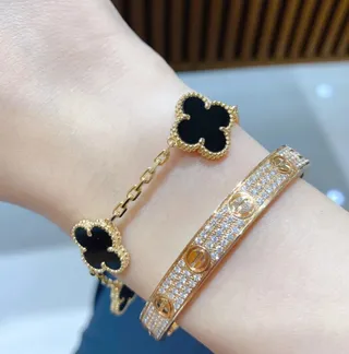 Four-Leaf Clover Motif Rose-Gold Chain Bracelet 4