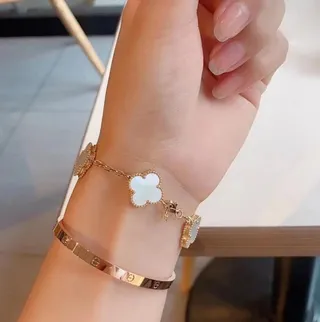 Four-Leaf Clover Motif Rose-Gold Chain Bracelet 6