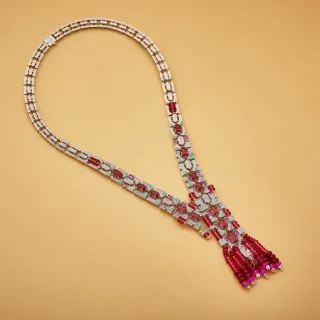 Collier Géométrique Pavé-Set Gemmes Rouges et Roses avec Frange