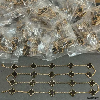 سوار ذهبي أسود سلسلة كلفر مع قلادات
