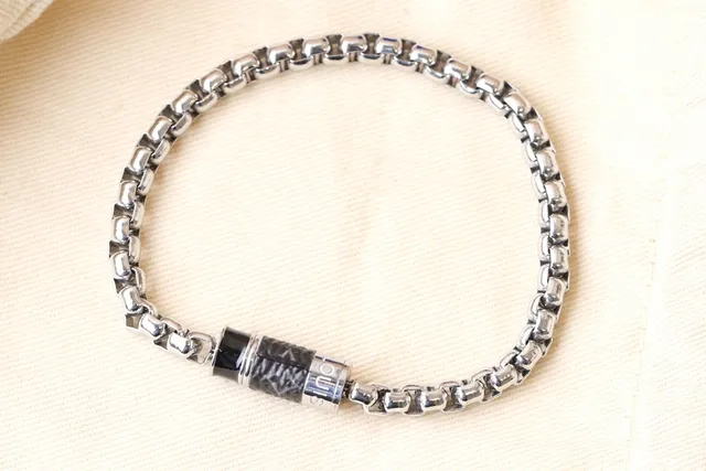 Gold Black Chain-Link Bracelet 2