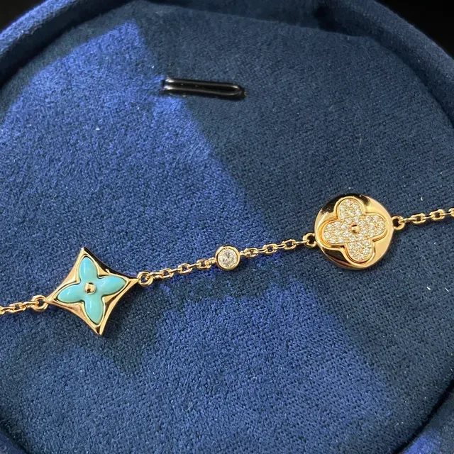 Gold Blue Chain Quatrefoil Floral Pendants Necklace 2