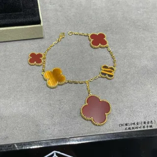 سوار ذهبي أحمر برسيم غير منتظم مع خرز وبيزل
