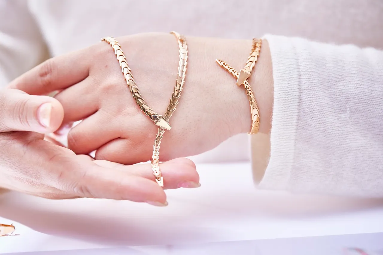 Gold Segmented Link Geometric Cutout Pattern Bracelet 3