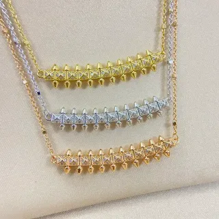 Collier avec pendentif de barre à picots en or et argent avec cristaux pavés