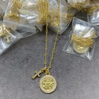Collier avec chaîne de corde torsadée en or et argent, pendentif médaille circulaire