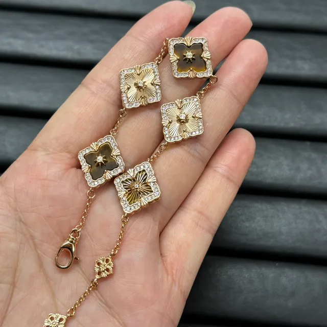 金色四叶形花卉圆牌链条手链 5