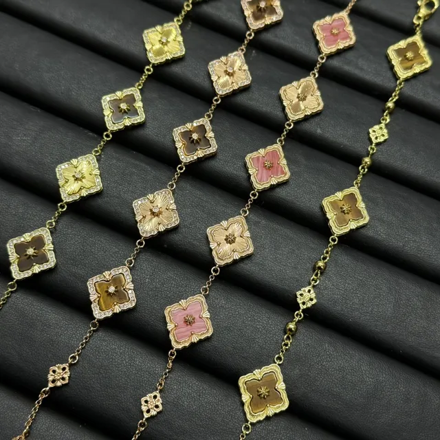 金色四叶形花卉圆牌链条手链 9