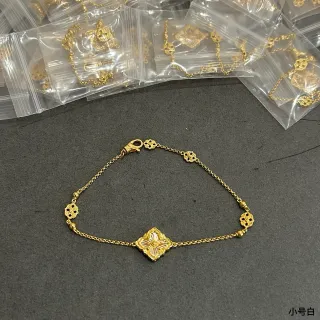 金色白色链条花卉四叶形吊坠手链