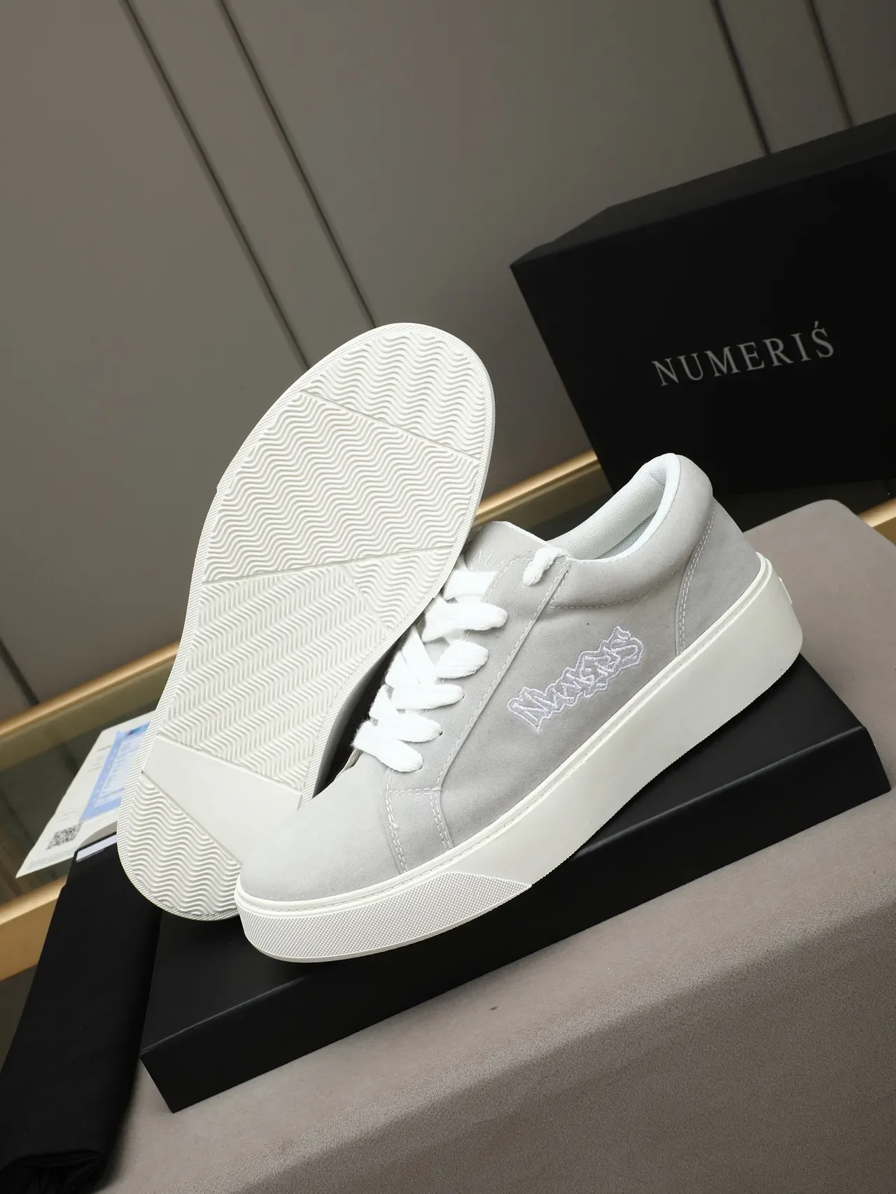 Gray White Low-Top Platform Sole Sneakers 4