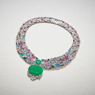 সবুজ বহুরঙা বহু মণি পাভেসেট হার