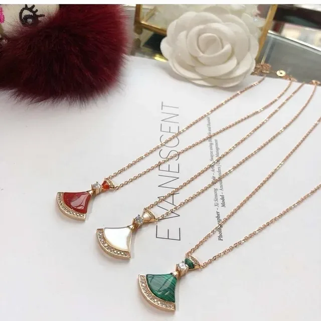 Collar colgante abanico verde rojo pavé cristal 2