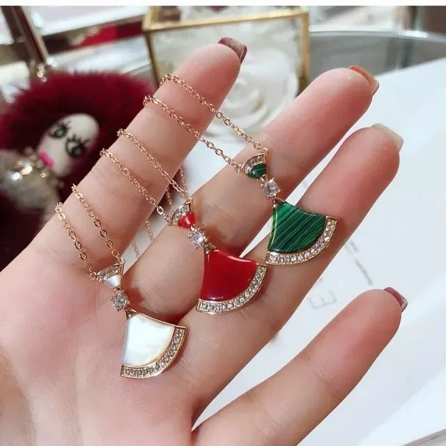 Collar colgante abanico verde rojo pavé cristal 3