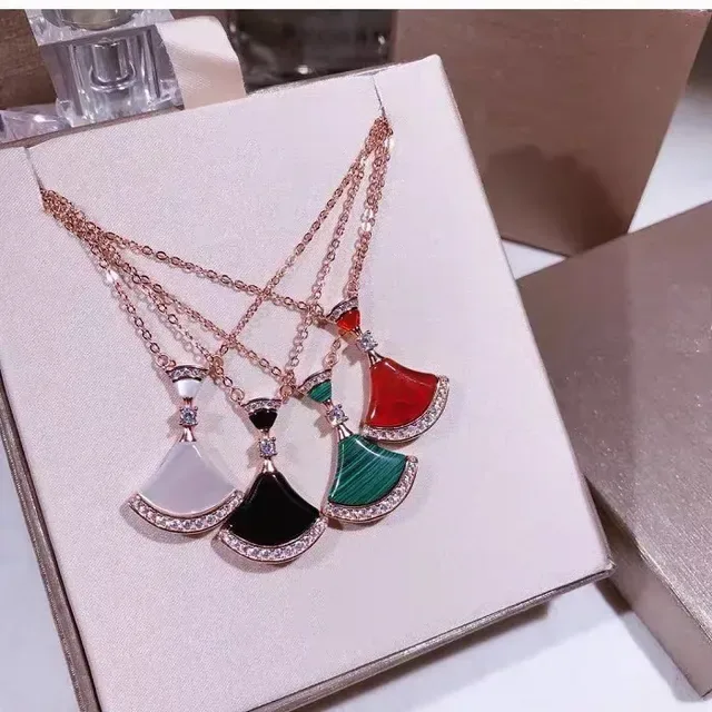 Collar colgante abanico verde rojo pavé cristal 5