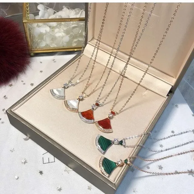 Collar colgante abanico verde rojo pavé cristal 6