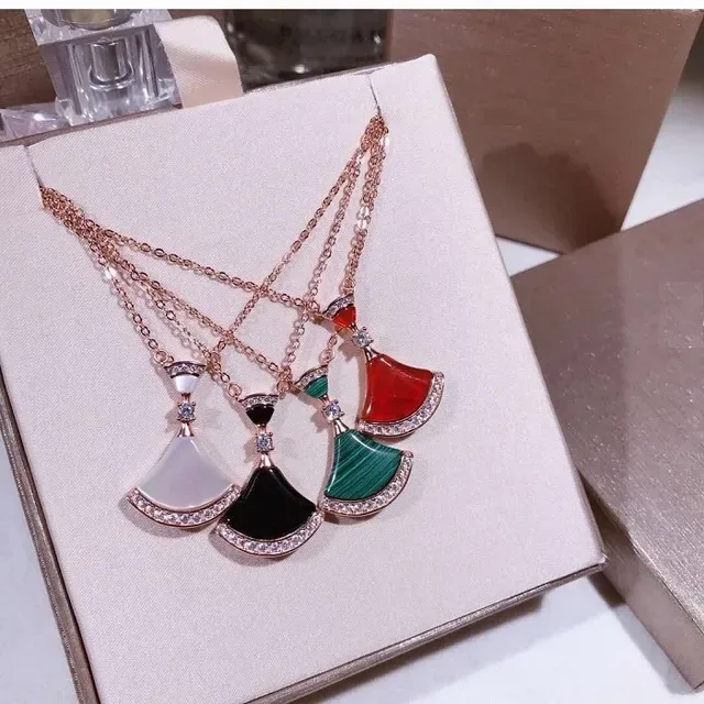 Collar colgante abanico verde rojo pavé cristal 7