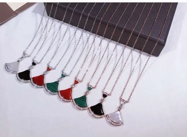 Collar colgante abanico verde rojo pavé cristal 9