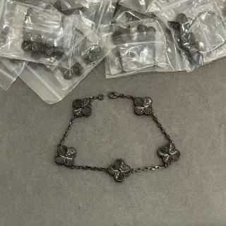 Gunmetal تعويذة زهور خمسة Charm سلسلة الارتباط سوارة