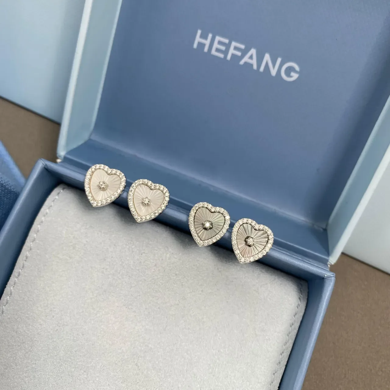 HEFANG হার্ট শেপড পেভে ক্রিস্টাল এবং এনামেল স্টাড ইয়াররিংস 6