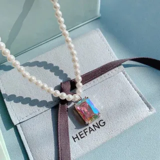 HEFANG বহুরঙা সাদা মুক্তা স্ট্র্যান্ড আয়তাকার ইরিডেসেন্ট ক্রিস্টাল পেন্ড্যান্ট হার