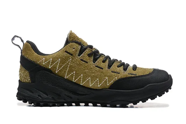 KEEN Jackson Gold and Black Lifestyle Sneakers 14