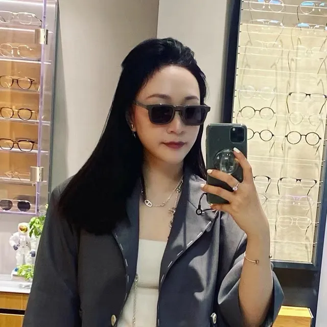 KUBORAUM Angular Rectangular Matte Black Sunglasses 2