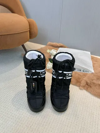 Moon Boot Classic Black White Band Snow Boots 6
