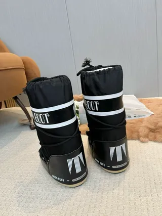 Moon Boot Classic Black White Band Snow Boots 8