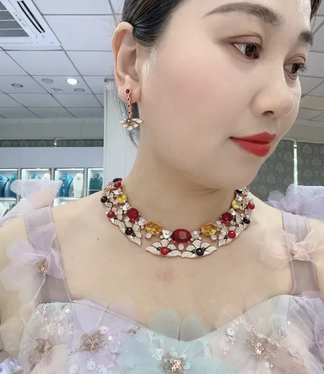 Multicolor Gemstone Floral Motif Collar Necklace 2