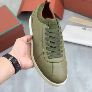 Sneaker verde oliva con cuello ribeteado y cordones