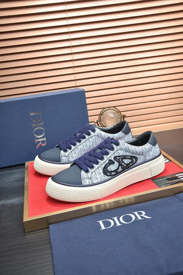 Patterned Textile Low-Top Platform Sneaker 4