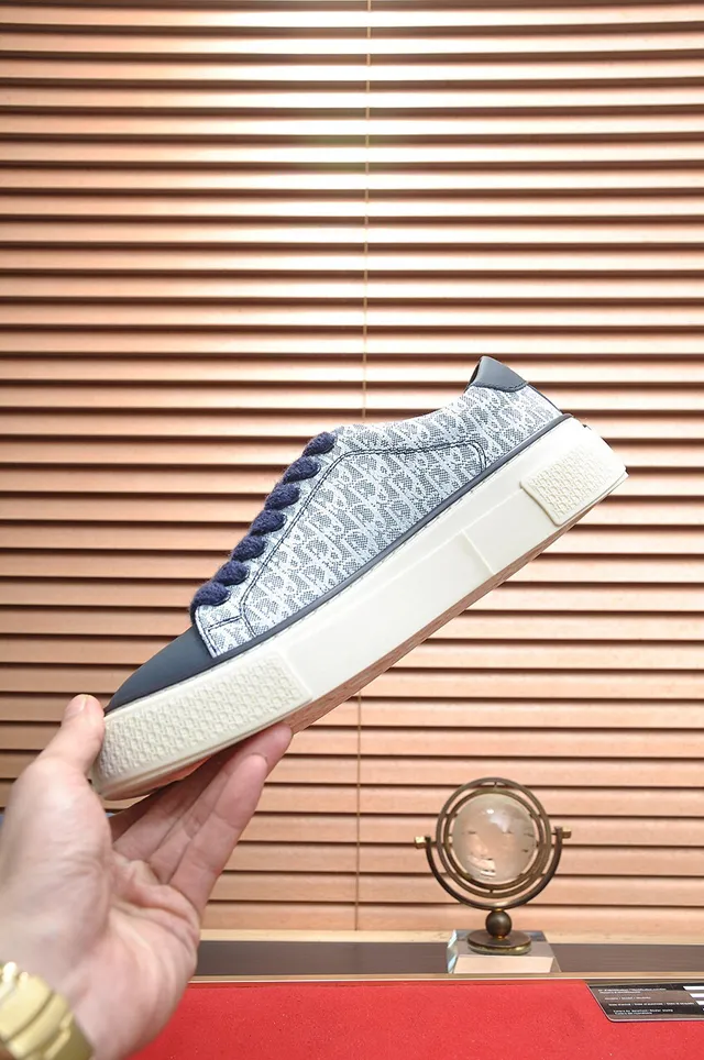 Patterned Textile Low-Top Platform Sneaker 5