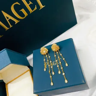 Piaget أقراط بتصميم زهري ذهبي وماسي فرنجة