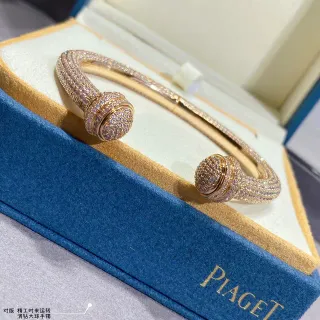 Piaget Possession Pavé Rotating Sphere سوار بنمط ذهبي