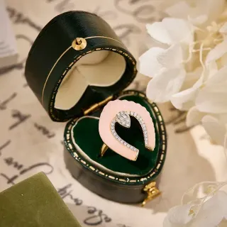 粉色珐琅马蹄形Pavé钻石镀金戒指