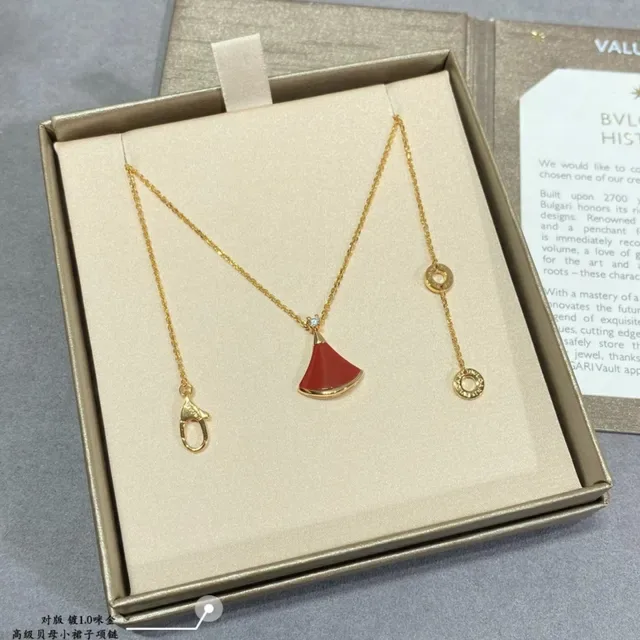 Red Fan-Shaped Enamel Pendant Gold-Tone Chain Necklace 5