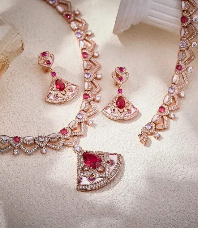 Red Gold Fan-Shaped Drop Heart-Motif Clip Earrings 4