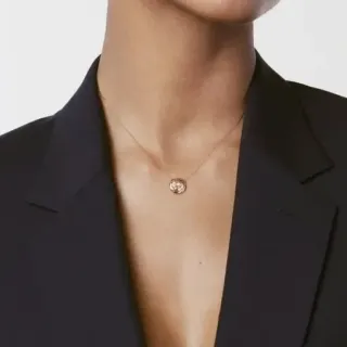 Collier avec pendentif floral en or rose