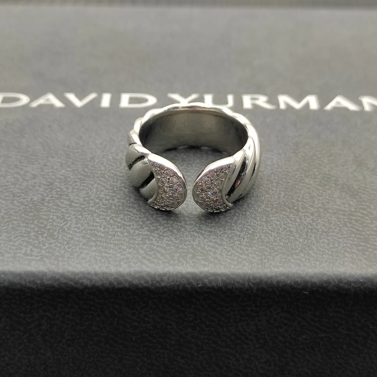 Sculpted Ribbed Band Pavé-Set Stone Ring 5