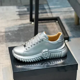 Zapatillas Plata Beige Metálicas de Cuero Superior Esculpidas con Suela con Rebordes