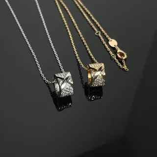 Collier Pendentif Pavé Géométrique Motif Bandes Croisées Argent et Or