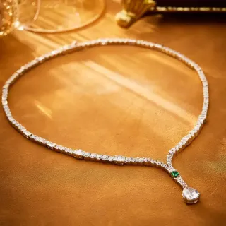 Collier Argent Vert Diamant Encrusté Emeraude Accentué