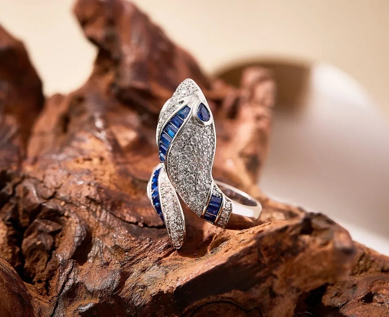 Silver Green Snake-Inspired Coiled Silhouette Pavé Diamond Setting Ring 3