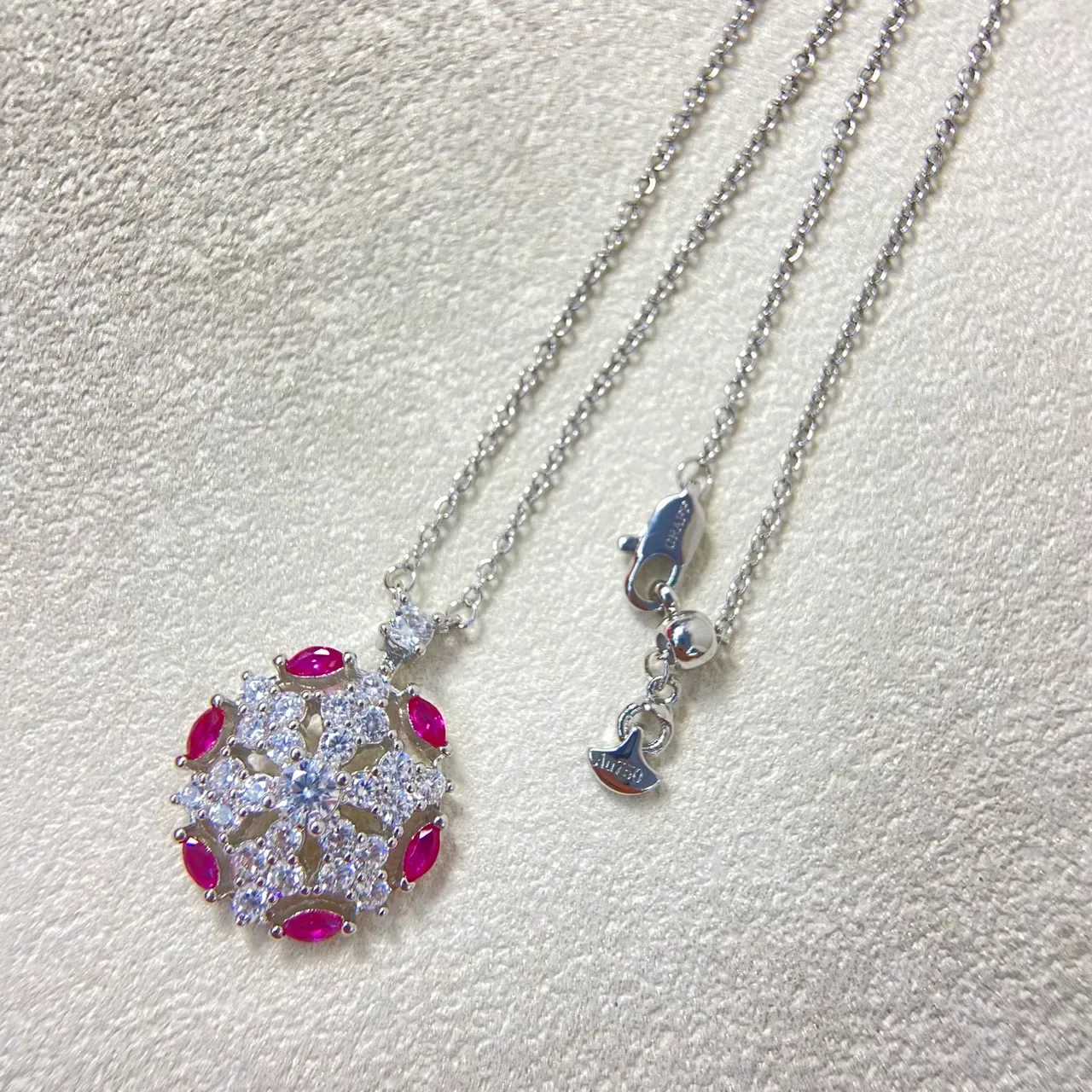 Colar de prata rosa com pingante floral ornamentado inspirado em flores e gemas de corte marquise 5